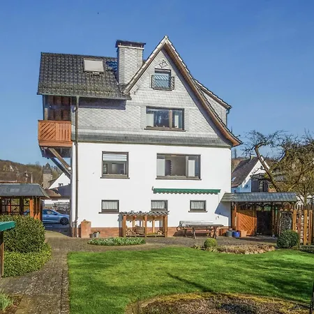 2 Bedroom Cozy In Apartamento Finnentrop